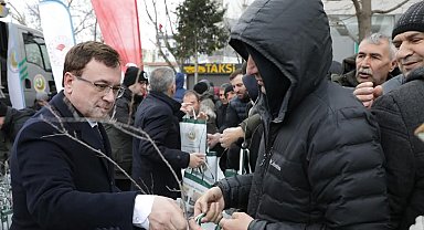 Kütahya'da vatandaşlara ücretsiz fidan dağıtıldı