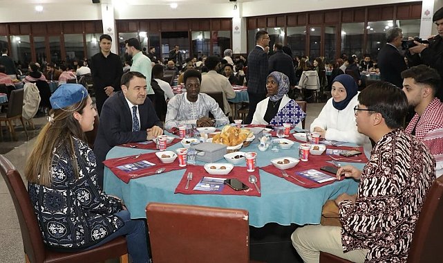 Kütahya'da yabancı uyruklu öğrencilerle iftar programı