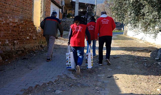 Kuyucak Belediyesi'nden ihtiyaç sahiplerine gıda yardımı