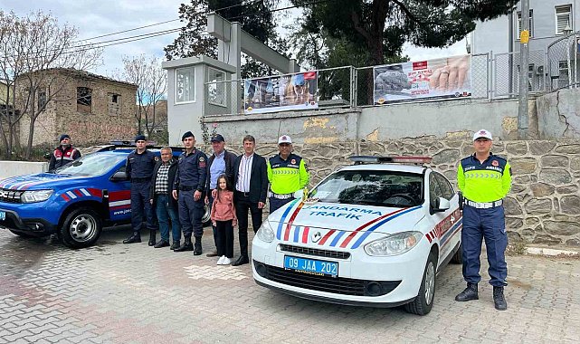 Kuyucak jandarmasından 'şekerli' bayram denetimi
