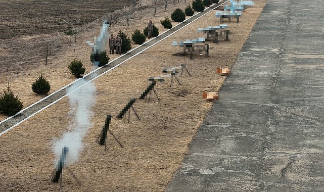 Kuzey Kore, erken ihbar ve kontrol uçağı olduğu düşünülen hava aracını ilk kez görücüye çıkardı