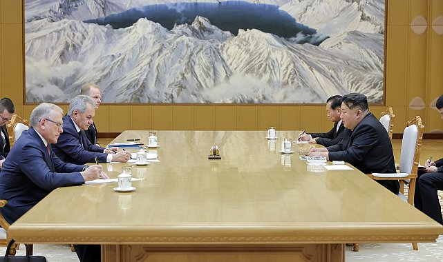 Kuzey Kore lideri Kim, Rusya Güvenlik Konseyi Sekreteri Şoygu'yu Pyongyang'da ağırladı