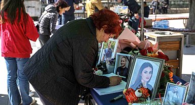 Kuzey Makedonya'daki yangında hayatını kaybedenlerin bir kısmı defnedildi
