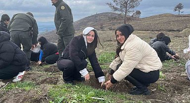 Liseliler fidan dikip geleceğe katkı sundu