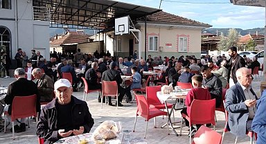 Mahalleli geleneksel bayram yemeğinde buluştu