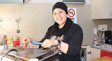 Mahallenin 'Seher ablası', 11 yıldır eşinin en büyük destekçisi oldu