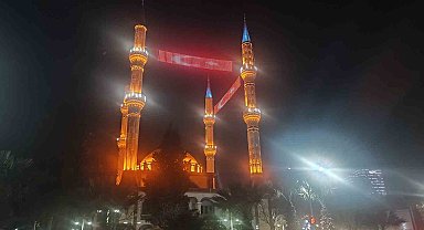 Mahya geleneği Saruhanbey Camiinde yaşatılıyor