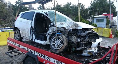 Malatya'da kontrolden çıkan otomobil 2 araca çarparak durabildi: 3 yaralı