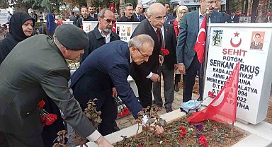 Malatya'da şehitlikte buruk bayramlaşma