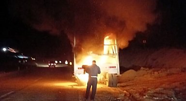 Malatya'nın Darende ilçesinde tır yangını kontrol altına alındı