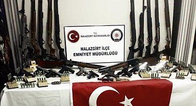 Malazgirt'te silah ve mühimmat ele geçirildi