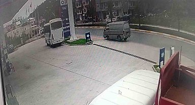 Manavgat'ta kamyonet palmiyeye çarptı: 1 yaralı