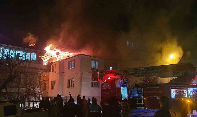 Manisa Demirci'de ev yangını... Ekipler seferber oldu