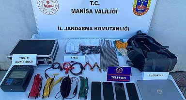 Manisa'da kaçak kazı operasyonu: 4 kişi suçüstü yakalandı