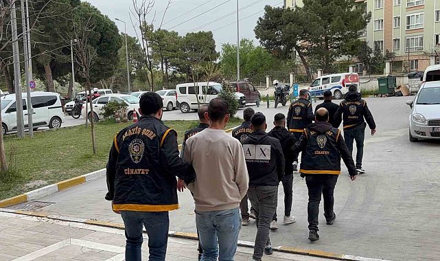 Manisa'da kaçırdıkları gencin ailesinden fidye isteyen çete çökertildi
