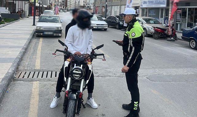 Manisa'da kasksız motosiklet sürücüleri kent güvenlik sistemine takıldı