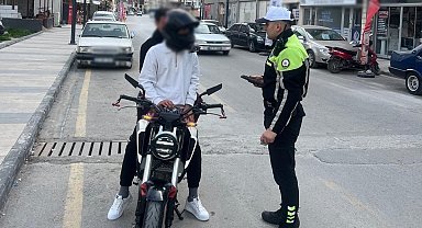 Manisa'da kasksız motosiklet sürücüleri kent güvenlik sistemine takıldı