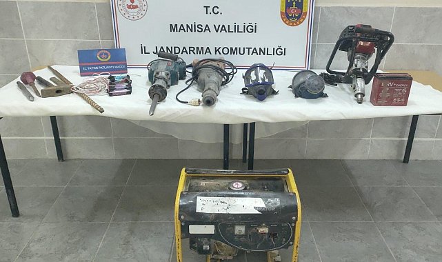 Manisa'nın iki ilçesinde izinsiz kazıya suçüstü
