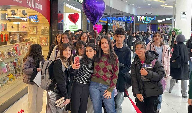 Mardian Mall'da imza günü büyük ilgi gördü