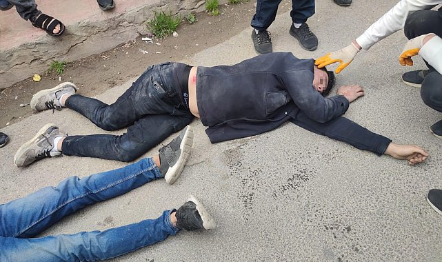 Mardin'de motosiklet yayaya çarptı: 3 yaralı