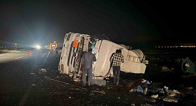 Mardin'de tır devrildi: 1 yaralı