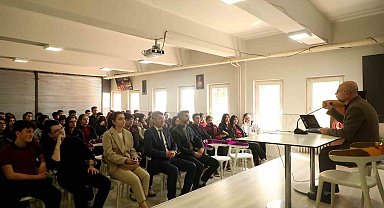 Mehmet Akif Ersoy'un bayrak aşkı ve inancı lise öğrencilerine anlatıldı