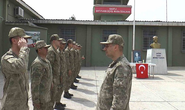 Mehmetçik, vatan savunmasını bayramda da sürdürüyor