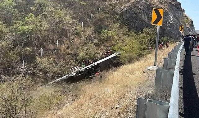 Meksika'da yolcu otobüsü şarampole yuvarlandı: 11 ölü