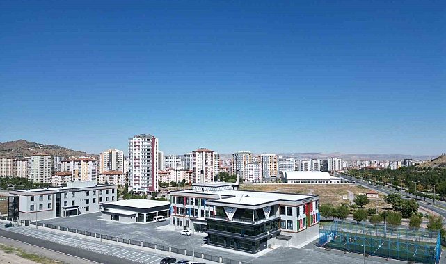 Melikgazi Belediyesi eğitim yatırımlarıyla takdir topluyor