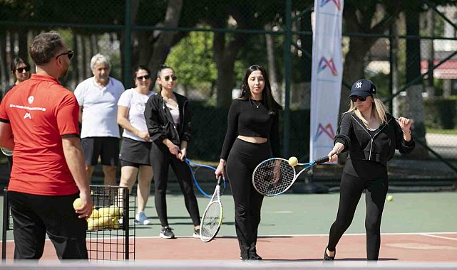 Mersin Büyükşehir Belediyesinden ücretsiz tenis kursu