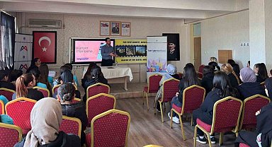 Mersin Kariyer Merkezi, öğrencilere destek oluyor