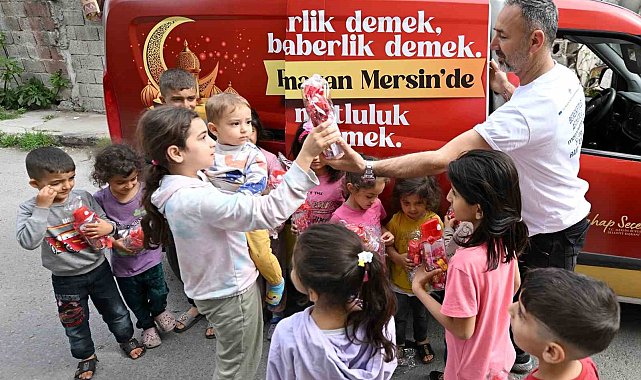Mersin'de 60 bin çocuğa bayram hediyesi olarak 'suluk ve şeker' dağıtıldı