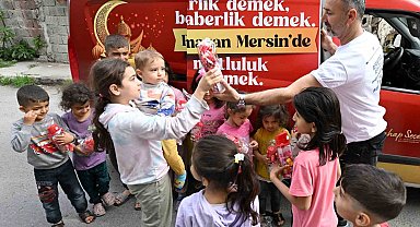 Mersin'de 60 bin çocuğa bayram hediyesi olarak 'suluk ve şeker' dağıtıldı