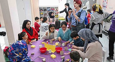 Mersin'de anne ve çocuklar seramikle buluştu