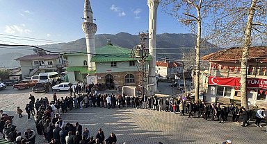 Mersin'de gelenek sürüyor, bayramlaşmak için kuyruk oluşturdular