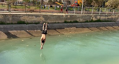 Mersin'de kanalda yüzme sezonu açıldı