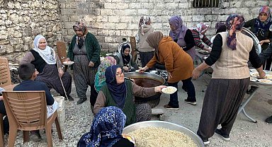 Mersin'de köy sakinlerinden imece usulü iftar