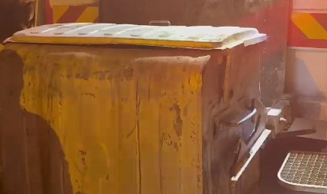 Mersin'de talihsiz kaza: Çöp aracı ile konteyner arasında eli sıkıştı