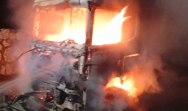 Mersin'de yanan tır kullanılamaz hale geldi
