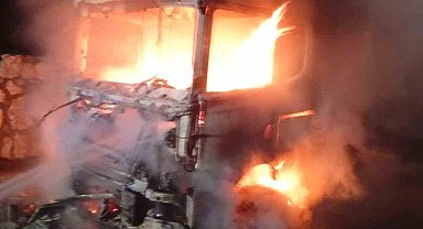 Mersin'de yanan tır kullanılamaz hale geldi