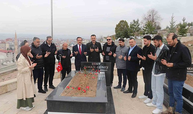 Meslektaşları ölüm yıl dönümünde şehit gazeteci Güneş'i unutmadı