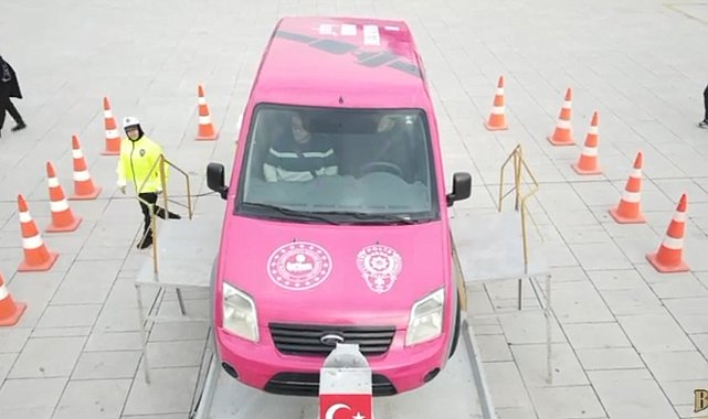 Meydana konan simülasyon aracıyla emniyet kemerinin önemi anlatıldı