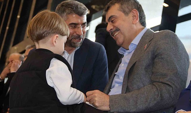 Milli Eğitim Bakanı Tekin: "Siz kimden yanasınız, milletten yana mısınız, milleti ayrıştırmak ve bölüştürmekten mi yanasınız?"