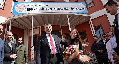 Milli Eğitim Bakanı Tekin'den matematik öğretmenine sürpriz doğum günü kutlaması