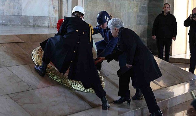 Milli Savunma Bakanı Yaşar Güler'in eşi Demet Güler, 8 Mart Dünya Kadınlar Günü dolayısıyla Anıtkabir'i ziyaret etti