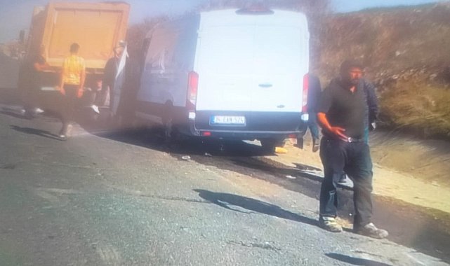 Minibüs kamyona arkadan çarptı: 1 yaralı