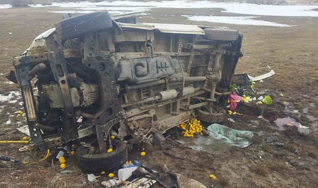Minibüs şarampole devrildi; 2 yaralı