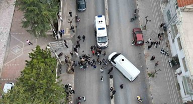 Minibüsle çarpışan motosiklette 2 kişi yaralandı