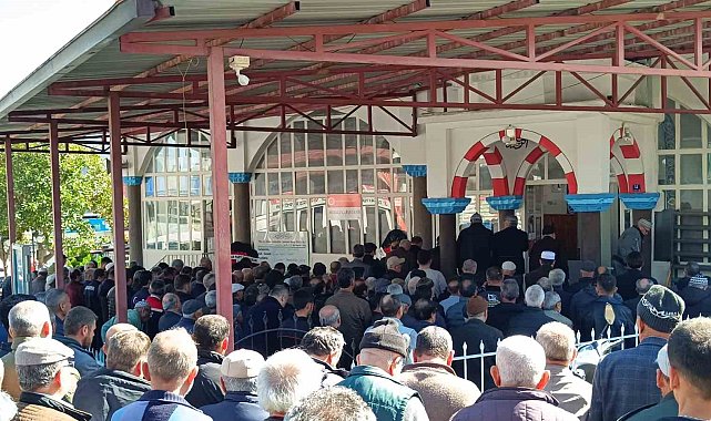 Minik Çınar Berk, dualarla son yolculuğuna uğurlandı