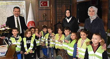 Minik öğrencilerden anlamlı bağış